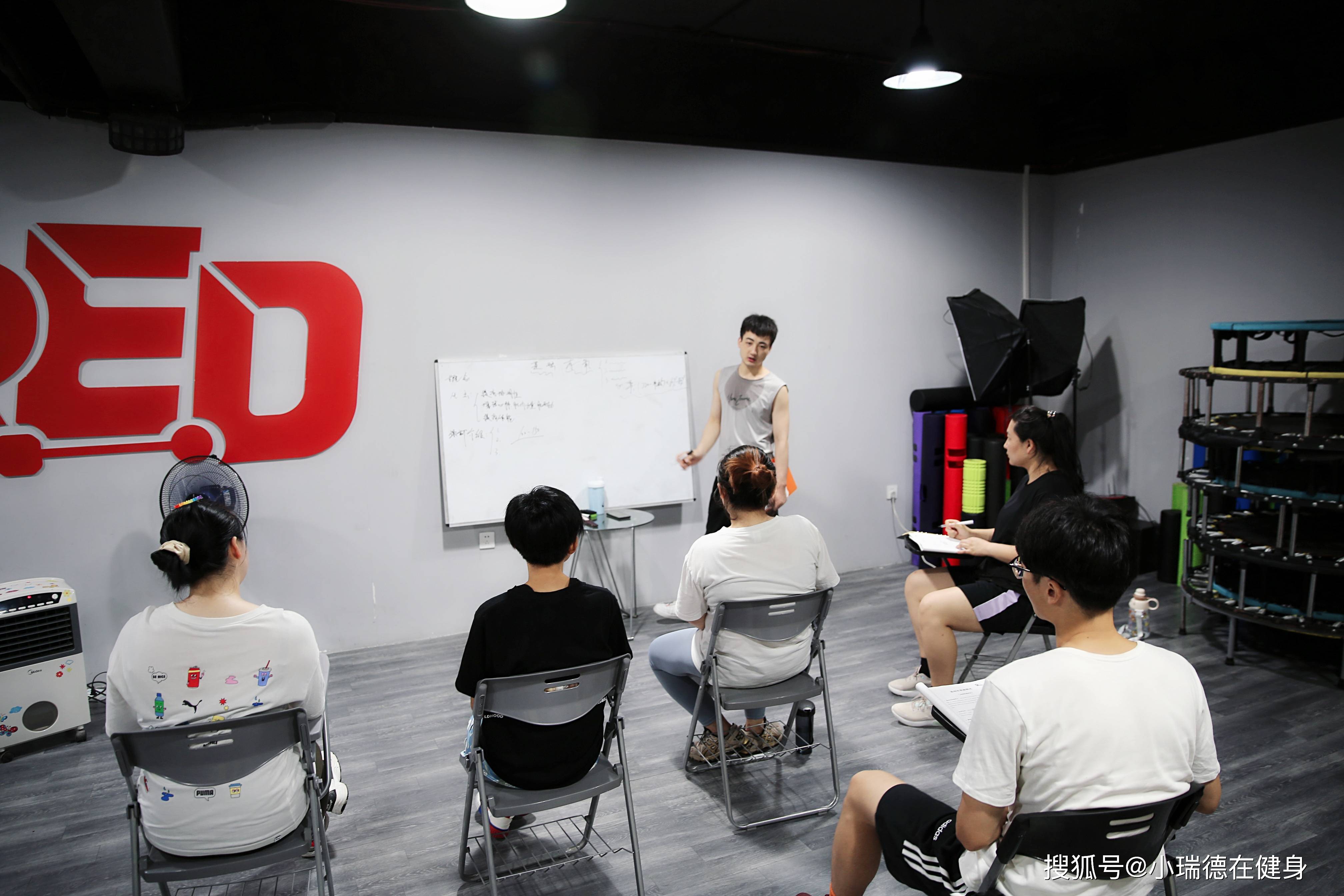 穆古鲁扎遭遇十连败，SKT教练面临压力！